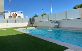 Luxury Apartment - Rooftop Terrace, Community Pool & Nearby Beach